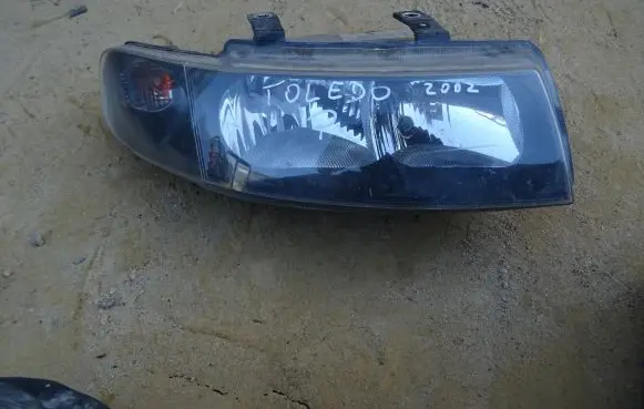 Seat Toledo II (1M) Headlight/headlamp 1M1941002D 67742701 01202N