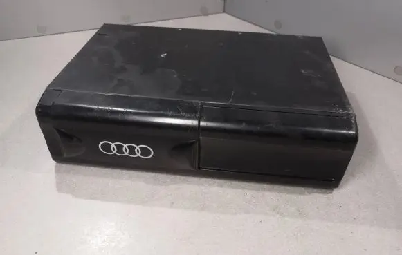 Audi A6 S6 C5 4B CD/DVD changer 4D0035111