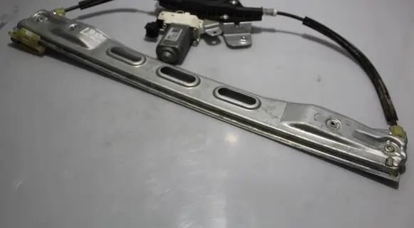 Ford Transit Courier Front window lifting mechanism without motor