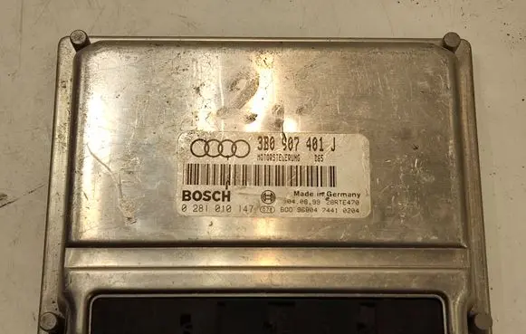 Volkswagen PASSAT B5.5 Engine control unit/module 3B0907401J 0281010147