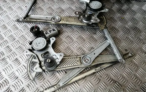 Toyota Yaris Front door window regulator with motor 8571052030 8572052020 0621009982