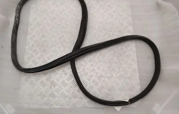Mercedes-Benz CLS C257 Rear door rubber seal (on body) A2576922300 A2576922400