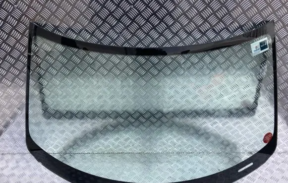 Suzuki Swift III Front windscreen/windshield window PK10289