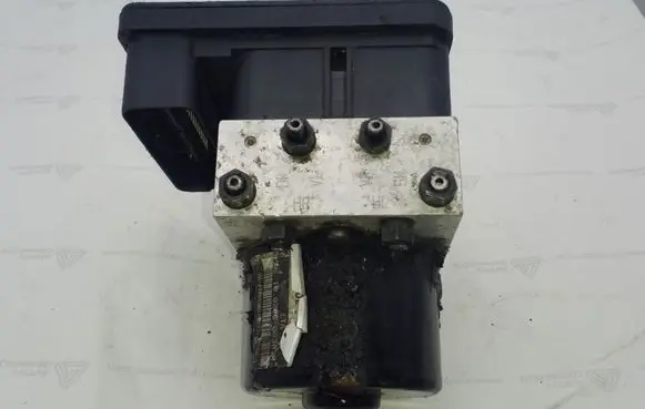 Skoda Octavia Mk1 (1U) ABS Pump 1C0907379K 10096003163