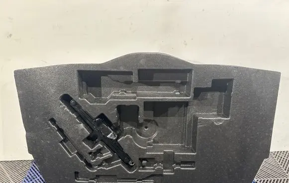 Toyota C-HR I Tool box 64777-F4010