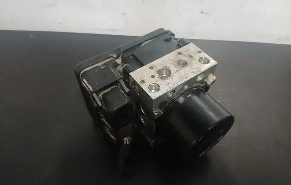 Volvo V70 ABS Pump 30681619 000404972C1 10092604053