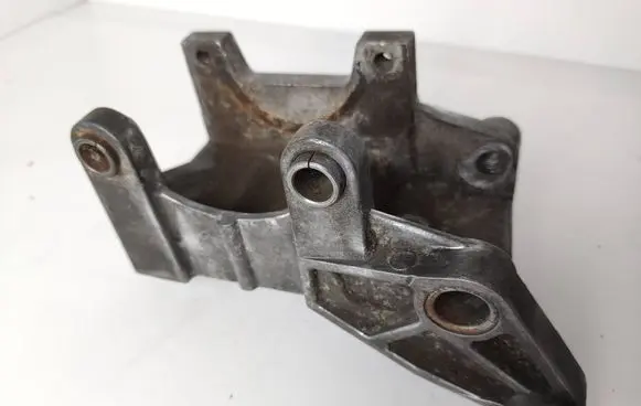 Saab 9000 CS Power steering pump mounting bracket 7593049