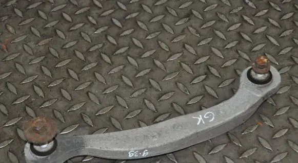 Chrysler 300C Rear upper control arm/wishbone 68210525AA