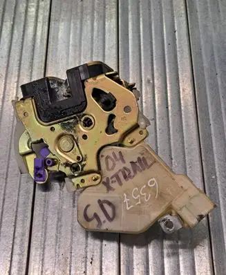 Nissan X-Trail T30 Central locking motor 805524U300 89A925 040304