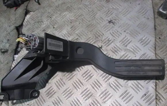Ford Mondeo Mk III Accelerator throttle pedal 2S719F836DA 414700000458
