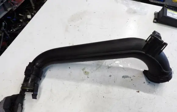 Volkswagen Polo V 6R Intercooler hose/pipe 04E145673C