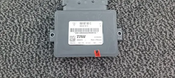Porsche Macan (95B) Hand brake control module 95B907801C 95B907801B