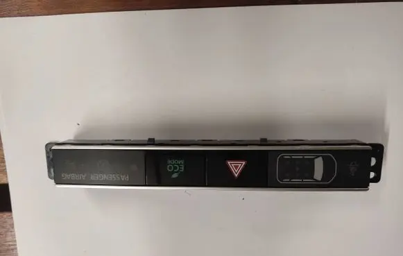 Mitsubishi Outlander Emergency warning sign 8906300930 868569 8002C642