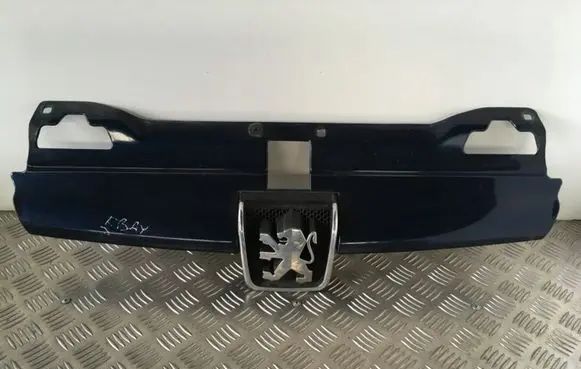 Peugeot 406 Front bumper upper radiator grill 9616258477 1851485101
