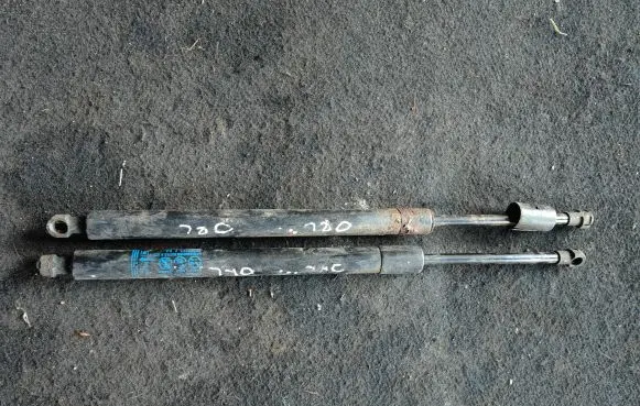 Chevrolet Orlando Tailgate/trunk strut/damper 95985321