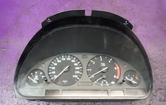 BMW 5 E39 Speedometer (instrument cluster) 88311242