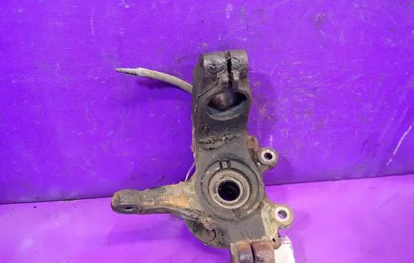 Mazda 3 I Front wheel hub spindle knuckle