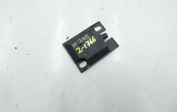 Mercedes-Benz B W245 Aerial antenna amplifier A2118203375 05W17Q3