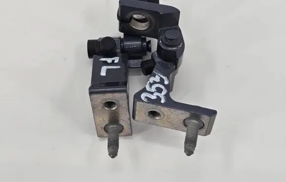 Audi A5 Front door hinge set 8B5831401A