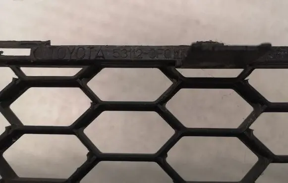Toyota Corolla Verso AR10 Front bumper lower grill 531120F020