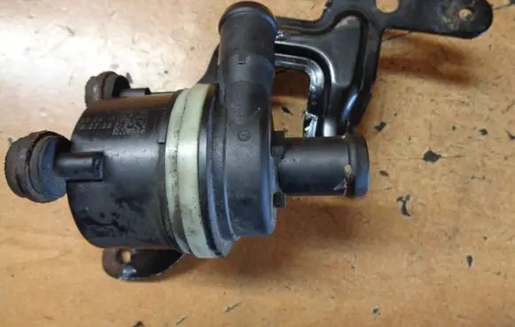 Skoda Rapid (NH) Electric auxiliary coolant/water pump 6R0965561A