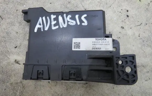 Toyota Avensis T270 Air conditioner control unit module 88650-05310