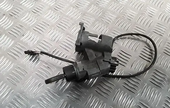 Volkswagen Polo III 6N 6N2 6NF Ignition lock 357905851f