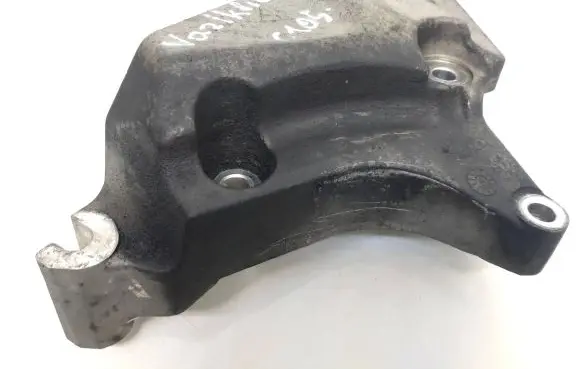 Hyundai i30 Engine mounting bracket