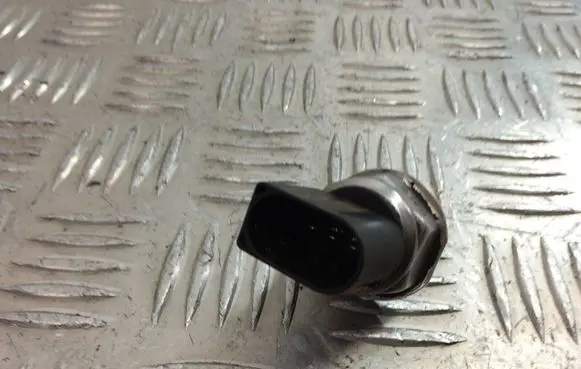 Fuel pressure sensor
