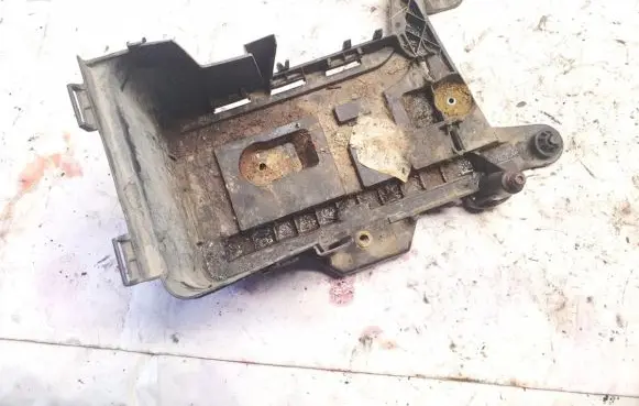 Skoda Octavia Mk2 (1Z) Battery box tray 1k0915333c