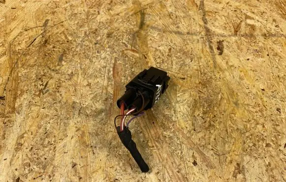 BMW 3 GT F34 Coolant fan relay 9207913 V23136J1004X85