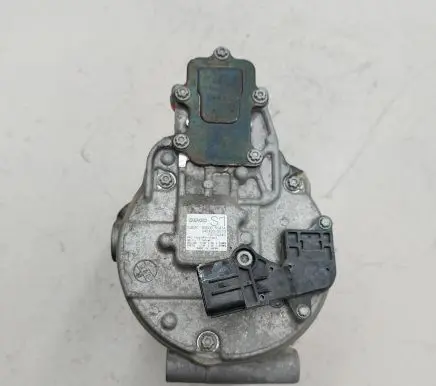 Nissan Leaf II (ZE1) Air conditioning (A/C) compressor (pump) 926005SA1A