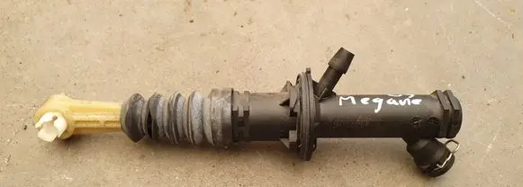 Renault Megane III Clutch master cylinder 306100570RA