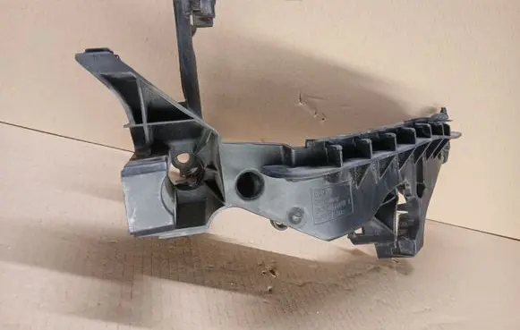 Audi A4 S4 B8 8K Headlight/headlamp mounting bracket 8K0805607B