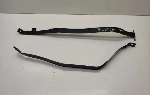 Fuel tank mounting bracket