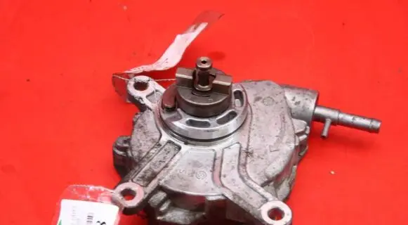 Toyota Auris 150 Vacuum pump