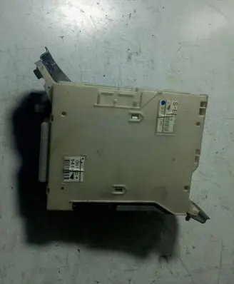 Lexus IS 220D-250-350 Fuse module 8273053050 5L191345