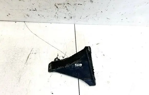 Audi A4 S4 B5 8D Engine mounting bracket 8d0199306f