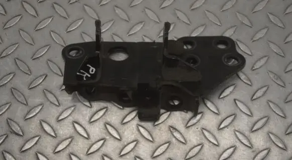 Lexus RX 450H Engine mounting bracket