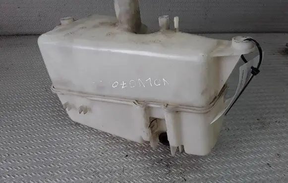 Volvo S70 V70 V70 XC Windshield washer fluid reservoir/tank 9190692
