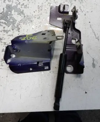 Renault Zoe Fender mounting bracket
