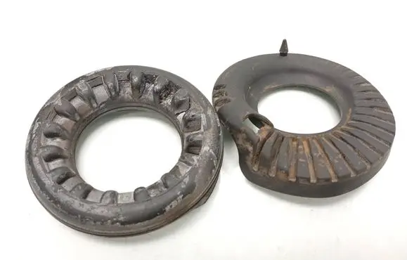 Ford Focus Rear coil spring rubber mount AV615599DD AV615599CE