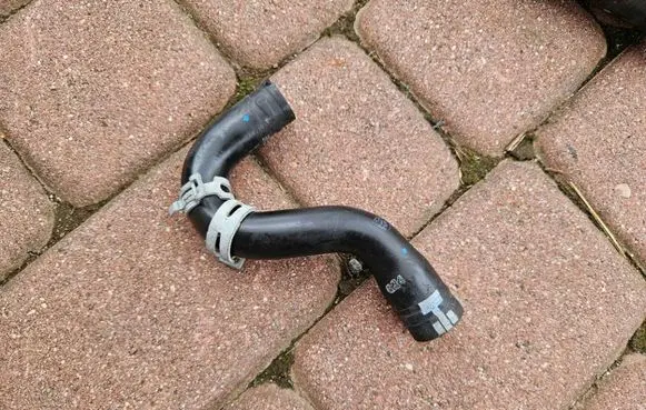 Opel Insignia B Engine coolant pipe/hose 55495891
