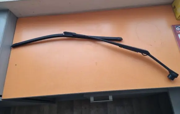 Subaru Forester SK Front wiper blade arm 9123