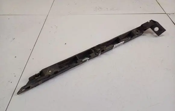 Front bumper mounting bracket