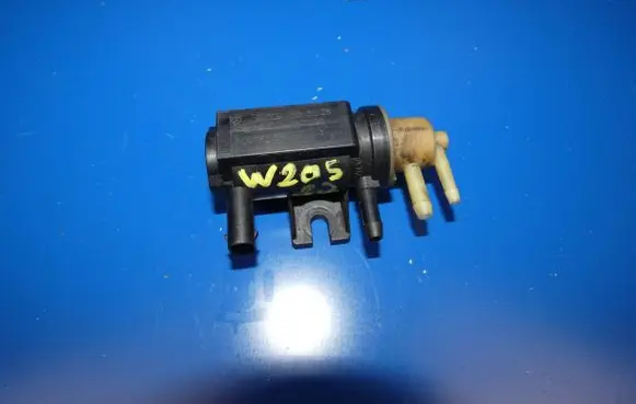 Mercedes-Benz C W205 Turbo solenoid valve A0091533128 70078208 15T090