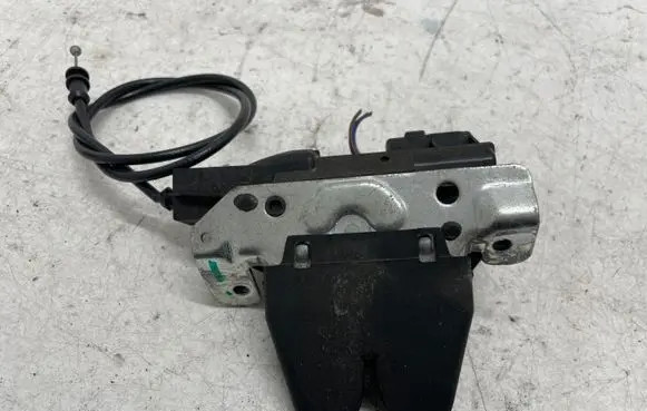 Mercedes-Benz E W213 Tailgate/trunk/boot lock/catch/latch A2047500485