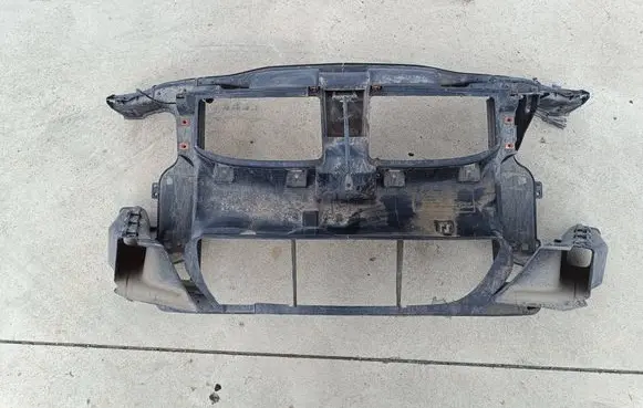 Radiator support slam panel bracket