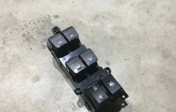 Hyundai Tucson TL Electric window control switch 93570D3600