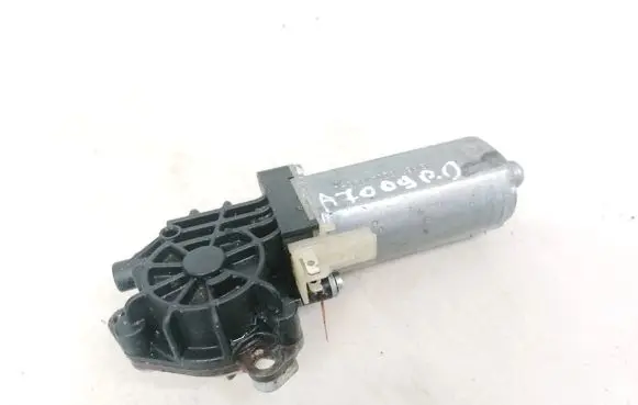 Mercedes-Benz ML W164 Seat adjustment motor 0390203002 820418984